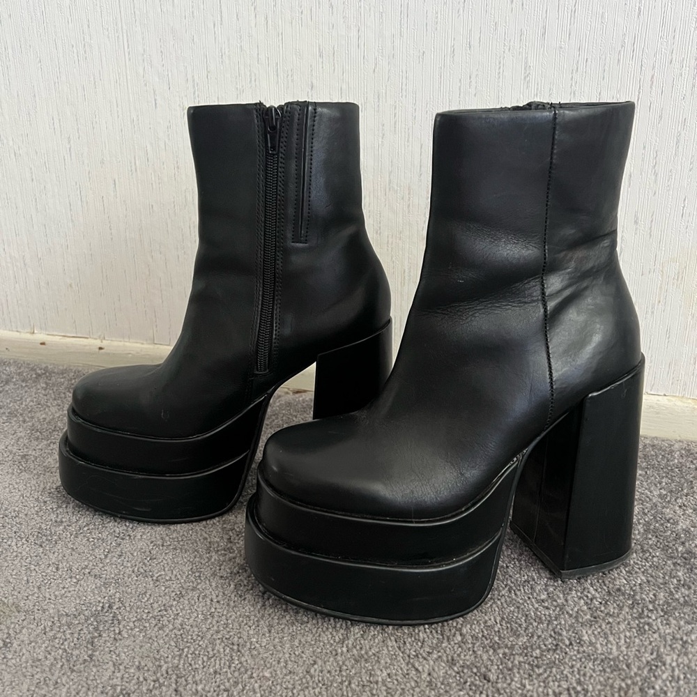 Steve Madden Cobra Black Platform Ankle Boots